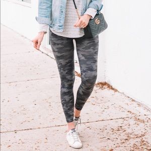 LuLaRoe // Camo Leggings